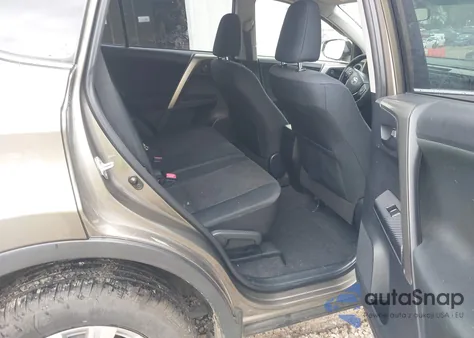 2015 Toyota Rav4 Le z USA, uszkodzony, nr VIN JTMBFREV5FD158769